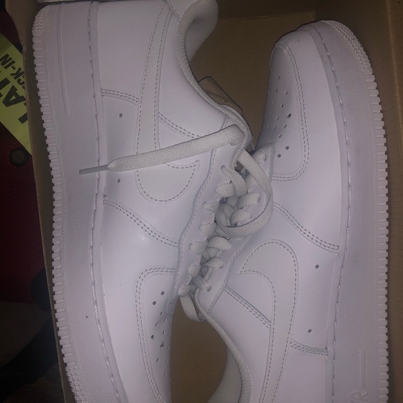 Air Force 1 '07 Sneaker - Picture 3 of 8